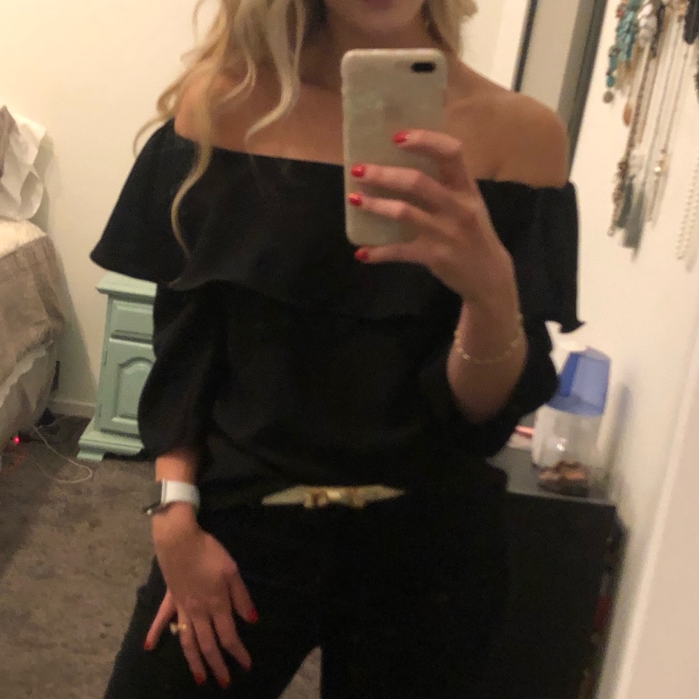 NWOT! Never worn Banana Republic Off the shoulder